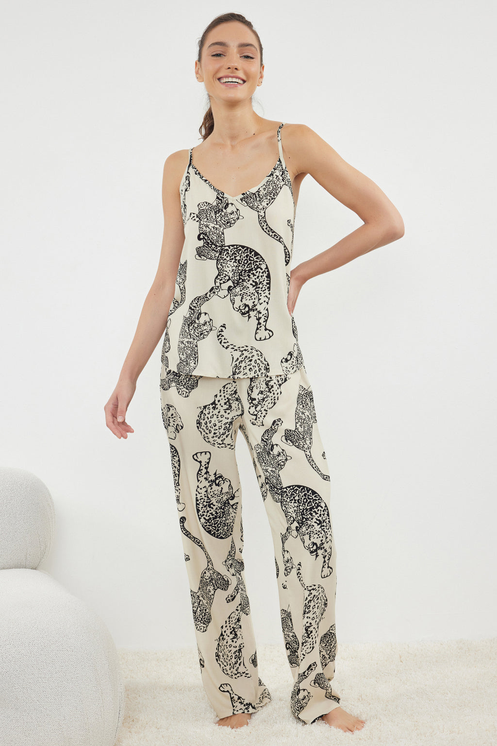 Trendyolmilla Lacivert Kaplan Desenli İp Askılı Viskon Dokuma Pijama Takımı THMSS24PT00127