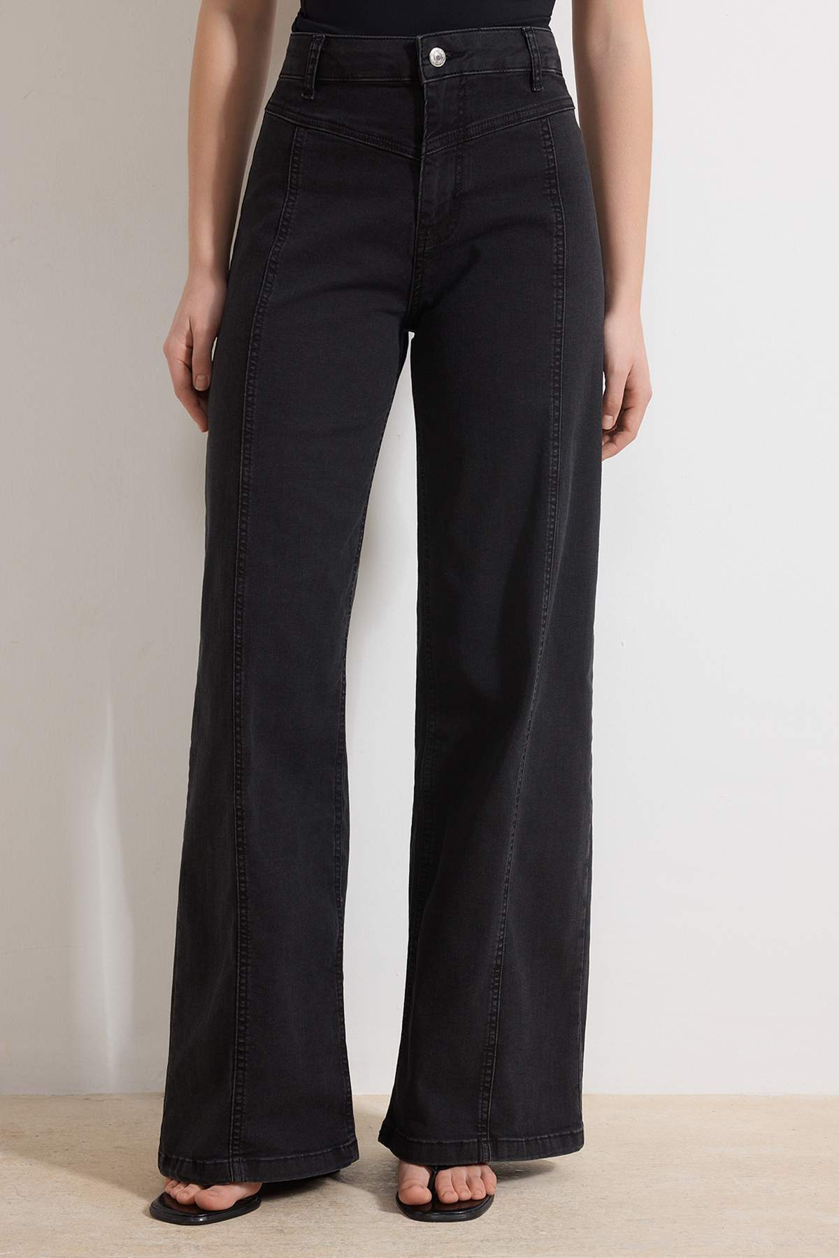 Siyah Yüksek Bel Dikiş Detaylı Ekstra Esnek Wide Leg Geniş Paça Jeans TWOSS26JE00024