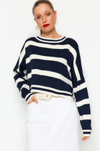 Trendyolmilla Lacivert Crop Çizgili Triko Kazak TWOAW23KZ00205