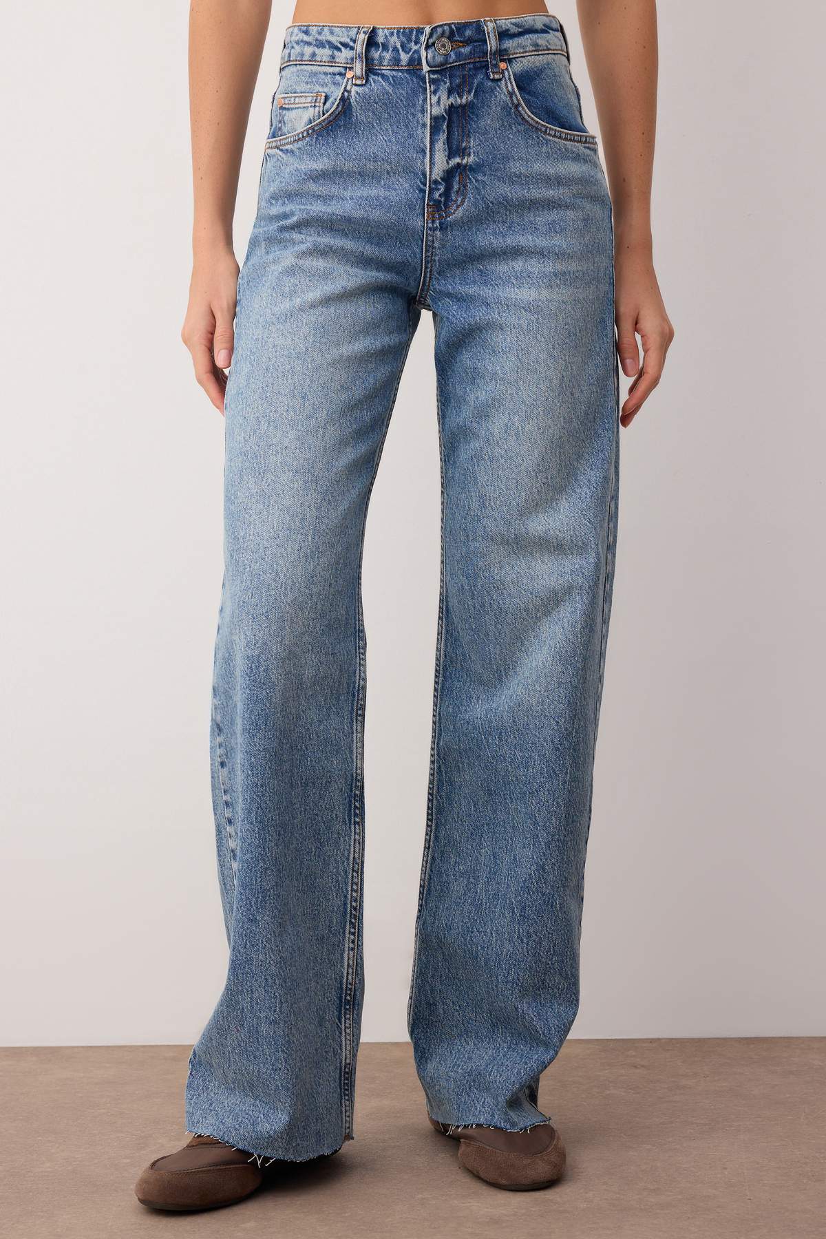 Trendyolmilla Koyu Mavi Yüksek Bel Comfort Paçası Kesikli Wide Leg Palazzo Jeans TWOAW26JE00081
