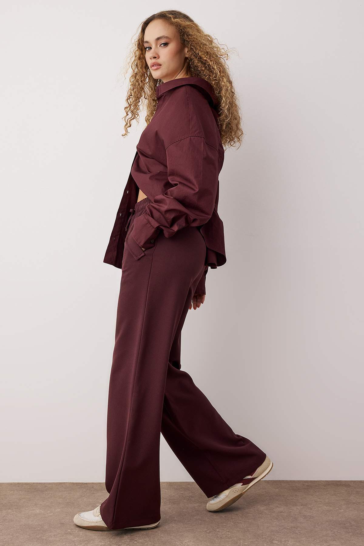 Mürdüm Cep Detaylı Beli Lastikli Wide Leg/Geniş Paça Pantolon TWOAW26PL00087