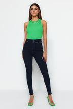 Trendyolmilla Gece Mavisi Vücudu Saran Yüksek Bel Ekstra Esnek Skinny Jeans TWOSS23JE00080