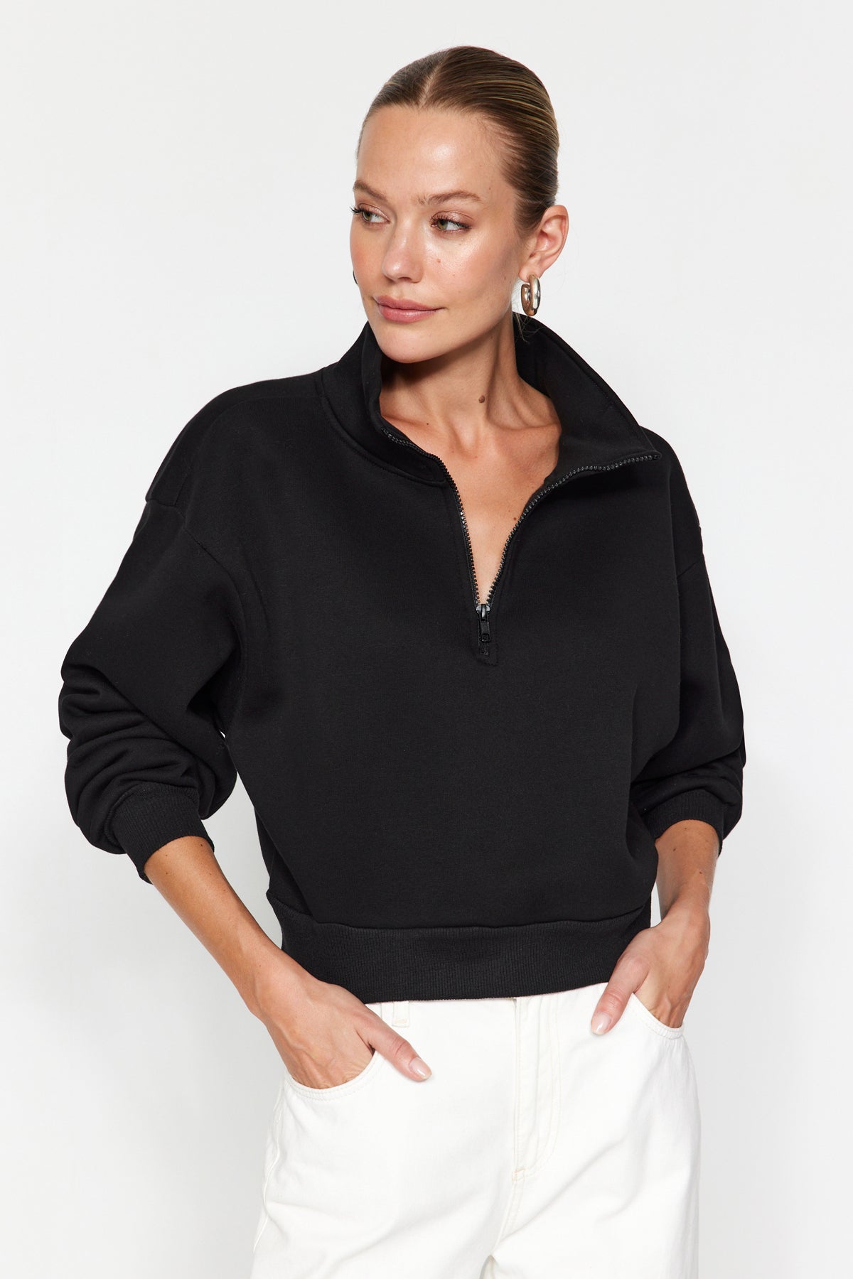 Trendyolmilla Siyah Rahat Kesim Crop Basic Fermuarlı Dik Yaka Kalın İçi Polarlı Örme Sweatshirt TWOAW24SW00221 Main image
