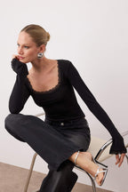 Trendyolmilla Koyu Kahverengi Dantel Detaylı Kare Yaka Örme Party Bluz TPRAW26BZ00045