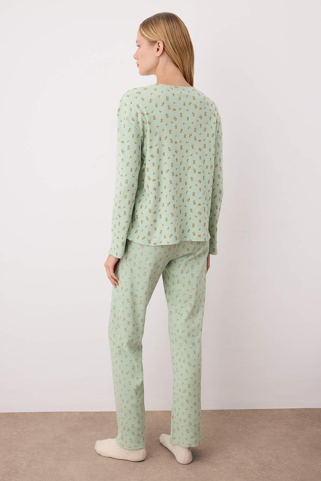 Trendyolmilla Pembe Yumuşak Tuşe Pamuklu Çiçekli Fitilli Örme Pijama Takımı THMAW25PT00194