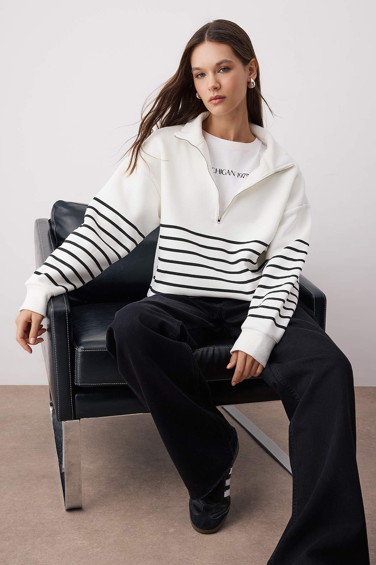 Trendyolmilla Lacivert Çizgili Oversize/Geniş Kalıp Fermuarlı Kalın İçi Polarlı Örme Sweatshirt TWOAW26SW00044
