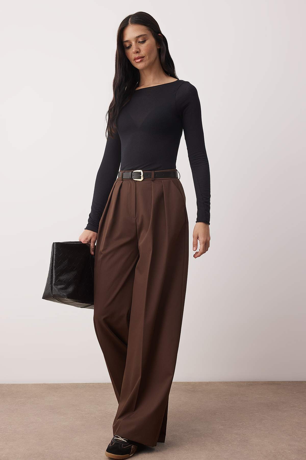 Koyu Kahverengi Kemerli Wideleg/Geniş Paça Pantolon TWOAW26PL00162 Main image