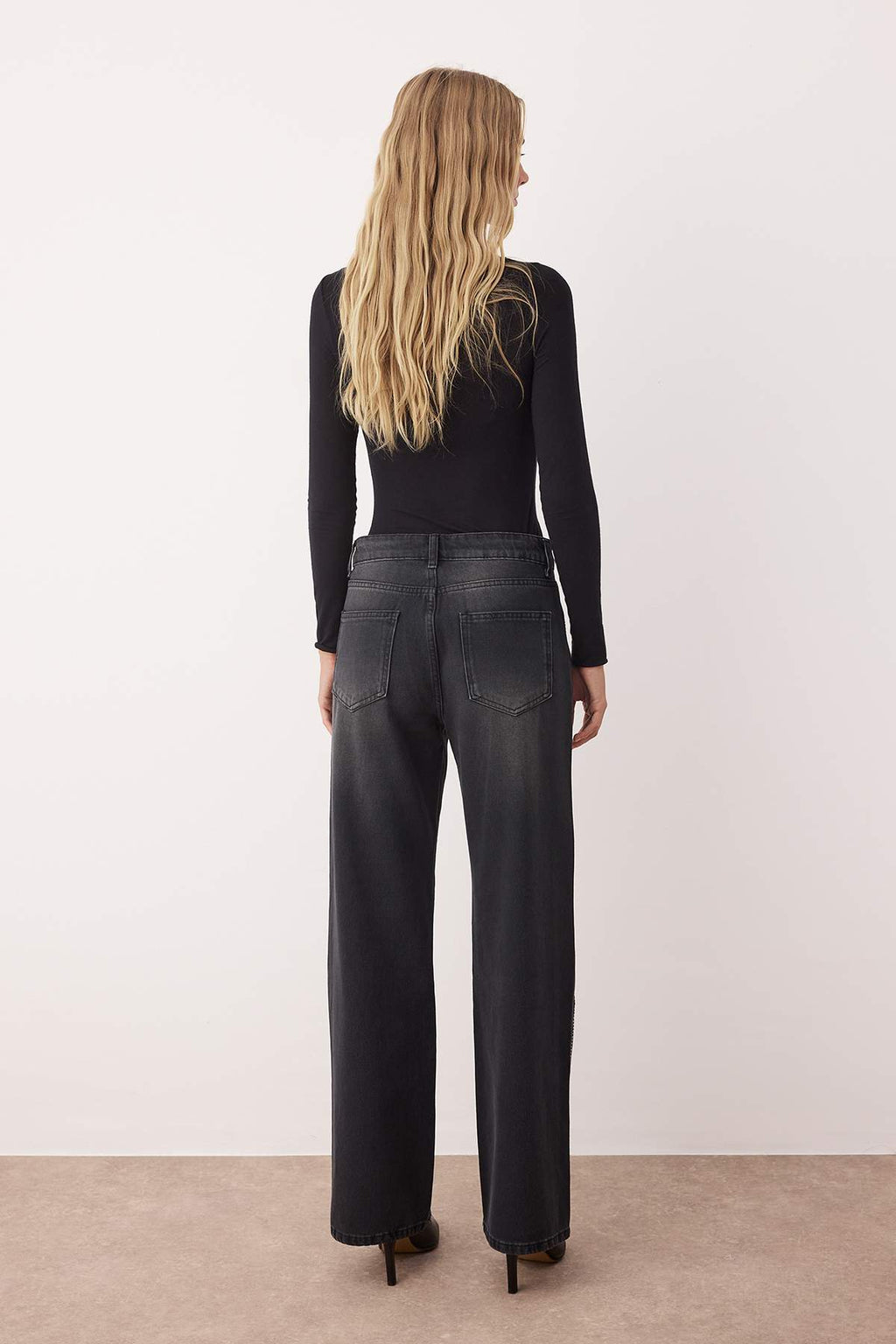Siyah More Sustainable Yüksek Bel Aksesuar Detaylı Wide Leg Jeans TWOAW26JE00104