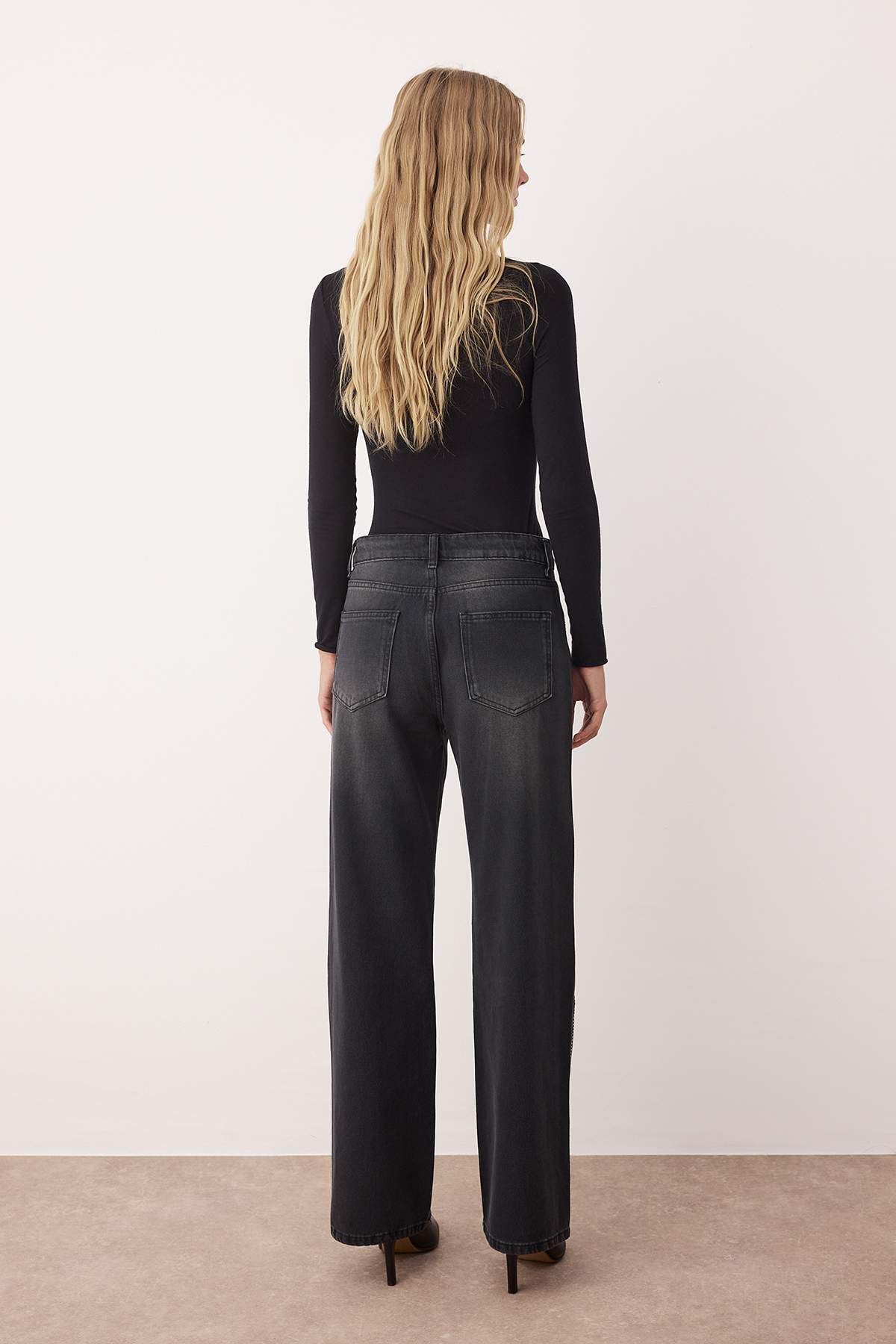 Siyah More Sustainable Yüksek Bel Aksesuar Detaylı Wide Leg Jeans TWOAW26JE00104