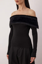 Siyah Suni Kürklü Carmen Yaka Örme Party Bluz TPRAW26BZ00047
