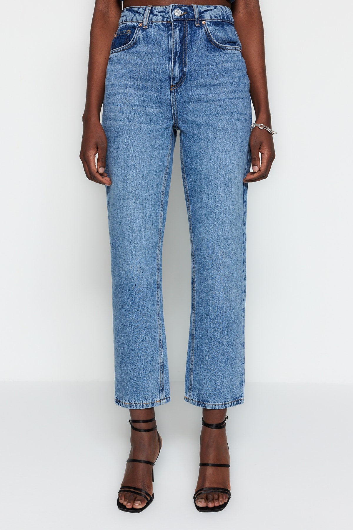 Trendyolmilla Mavi Yüksek Bel Düz Kesim Straight %100 Pamuk Non-Stretch Jeans TWOSS23JE00089