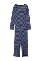 Trendyolmilla Kırmızı Çizgili Gökkuşağı Baskılı Viskon Örme Pijama Takımı THMAW25PT00014