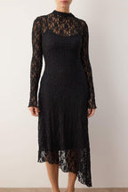 Trendyolmilla Özel Koleksiyon Mürdüm Düz Asimetrik Bodycon/Vücuda Oturan Maxi Örme Dantel Elbise TWOAW26EL00057