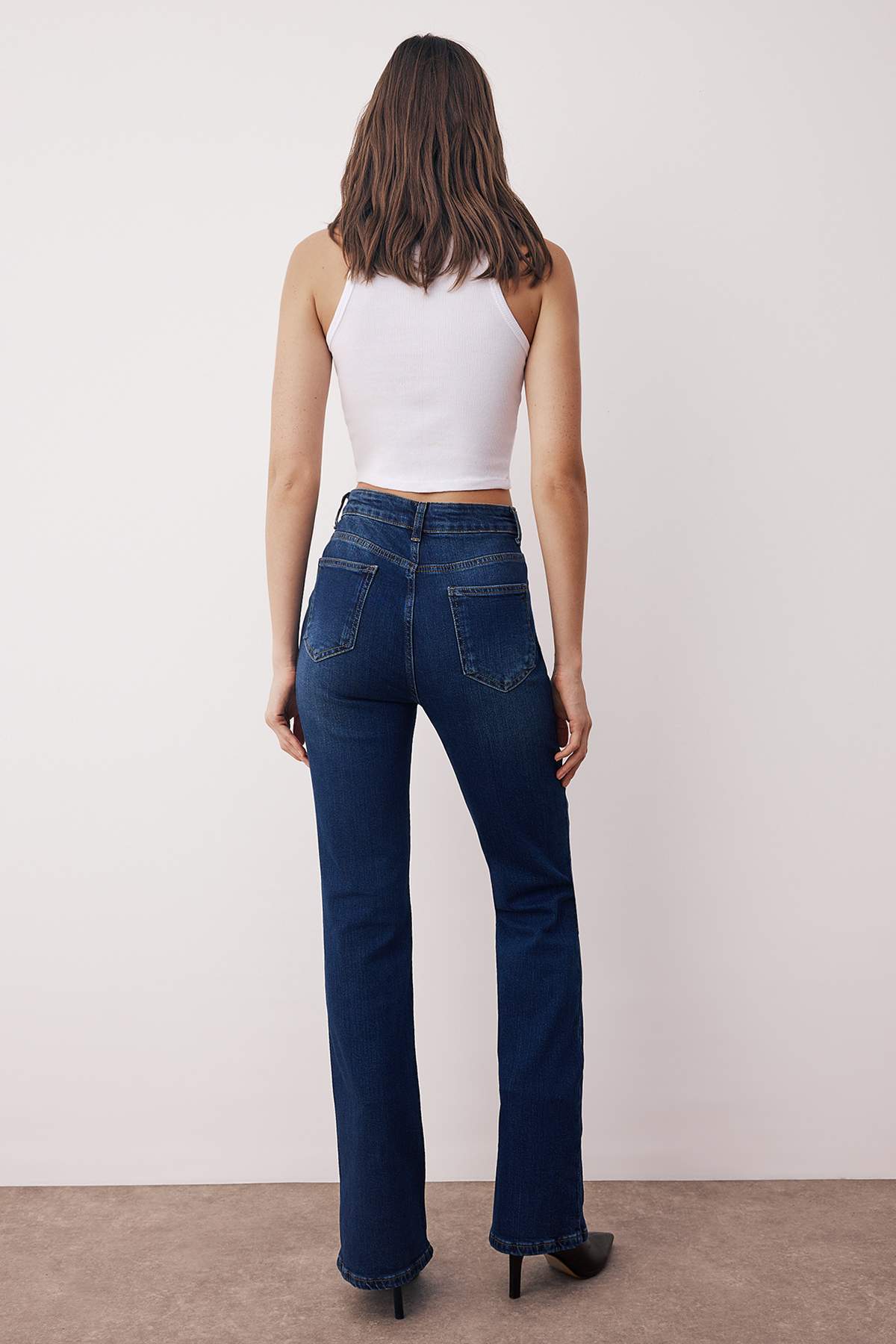 Trendyolmilla Koyu Mavi Yüksek Bel Comfort/Esnek Comfort Flare Jeans TWOAW26JE00049
