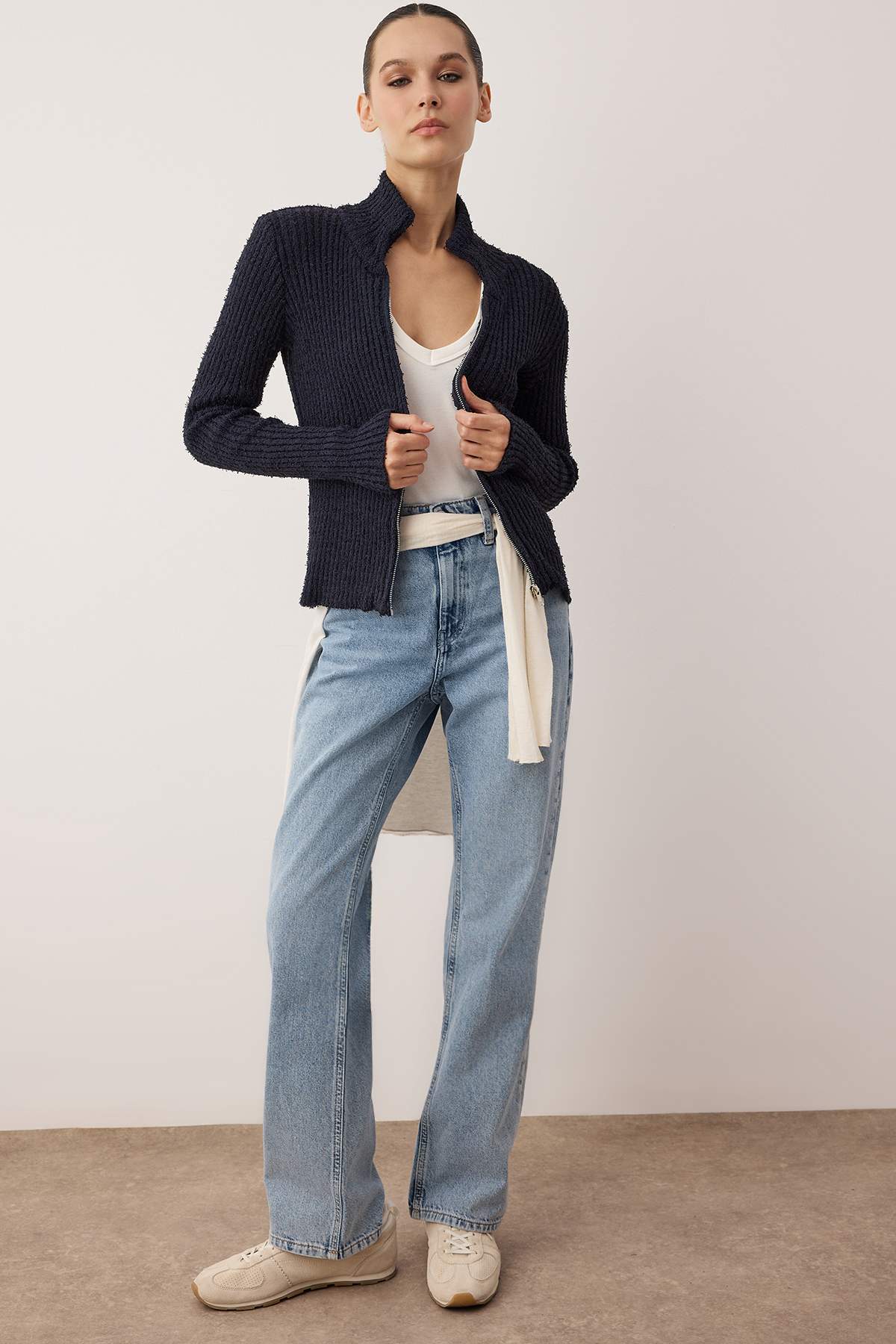 Trendyolmilla Wardrobe Essentials Lacivert Fermuarlı Dik Yaka Yumuşak Dokulu Pamuklu Triko Hırka TWOAW26HI00088 Secondary image