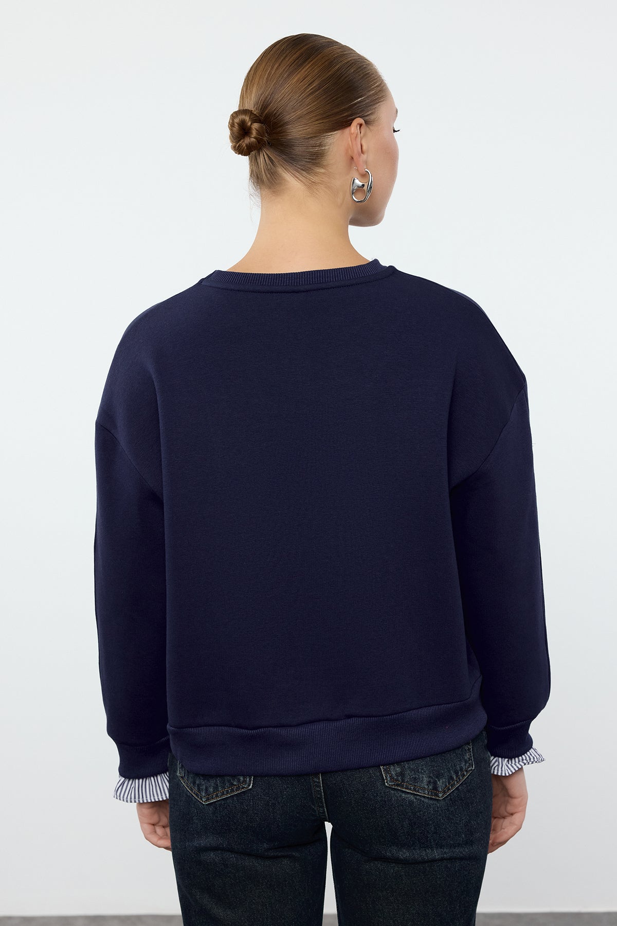 Lacivert Dokuma Detaylı Relaxed/Rahat Kalıp Kalın İçi Polarlı Örme Sweatshirt TWOAW25SW00079