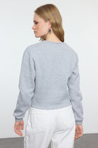 Gri Melanj Burgu Detaylı Crop Kalın İçi Polarlı Bisiklet Yaka Örme Sweatshirt TWOAW25SW00081