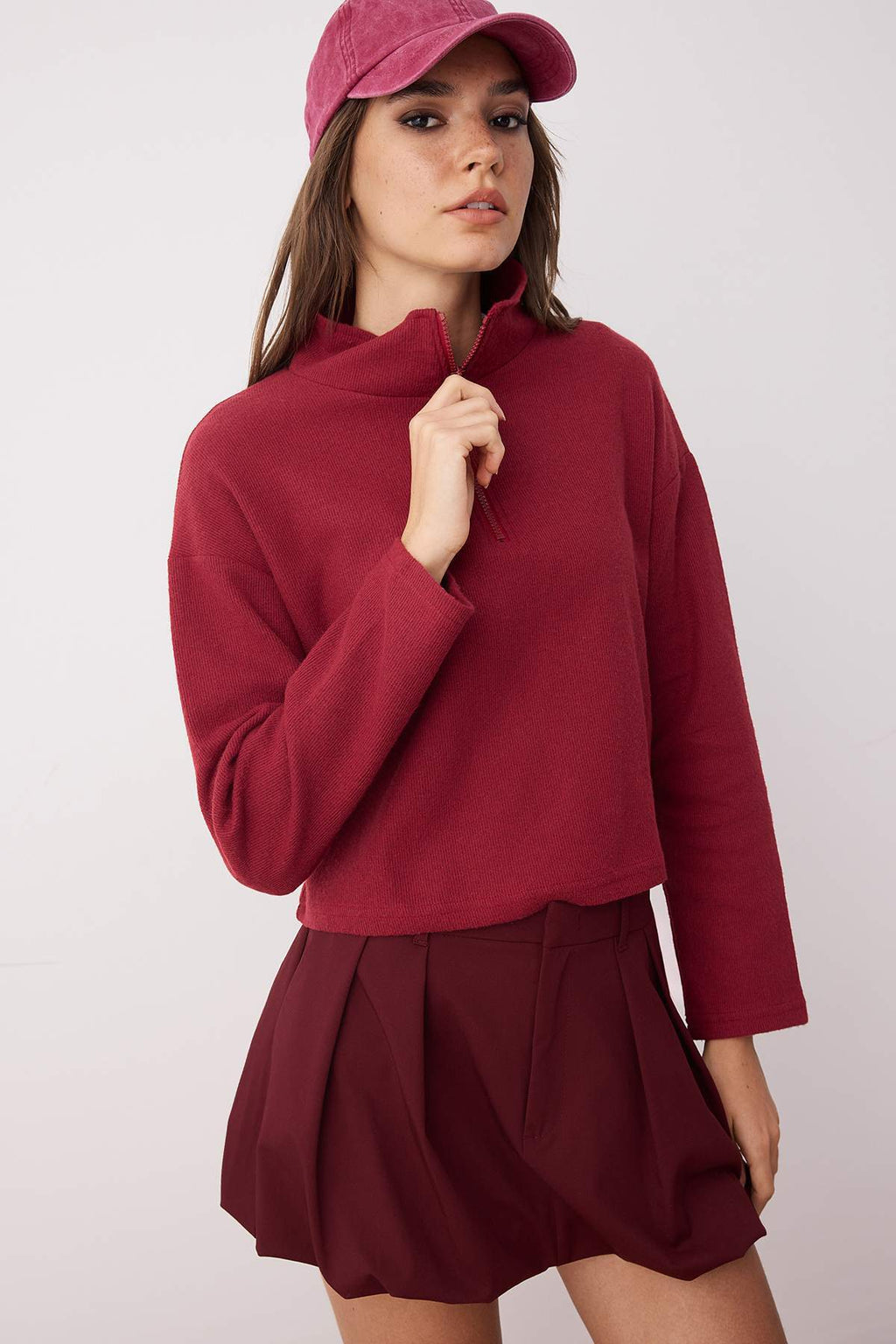 Trendyolmilla Siyah Selanik/Triko Görünümlü Fermuarlı Yaka Regular/Normal Kalıp Örme Sweatshirt TWOAW22SW0732