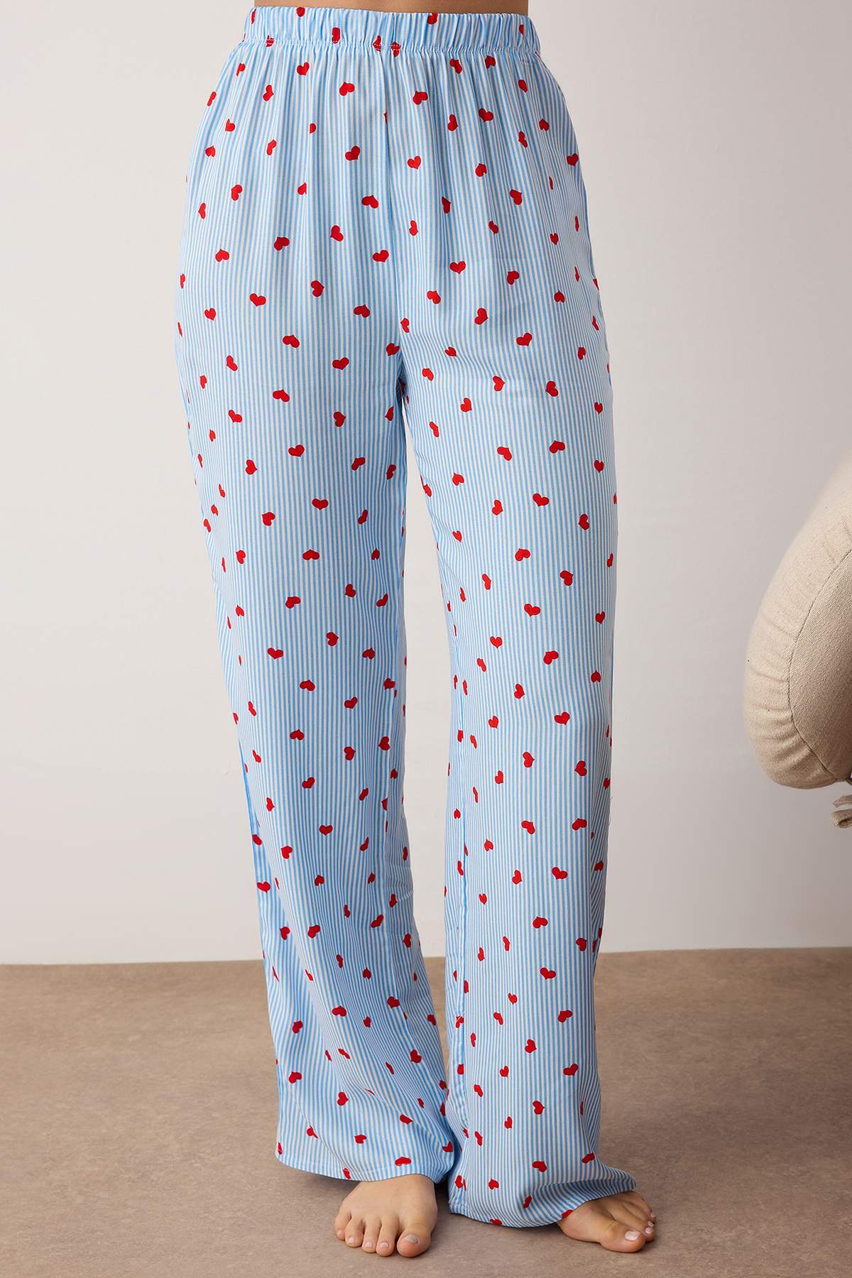 Trendyolmilla Pembe Çizgili Viskon Dokuma Pijama Takımı THMAW26PT00106