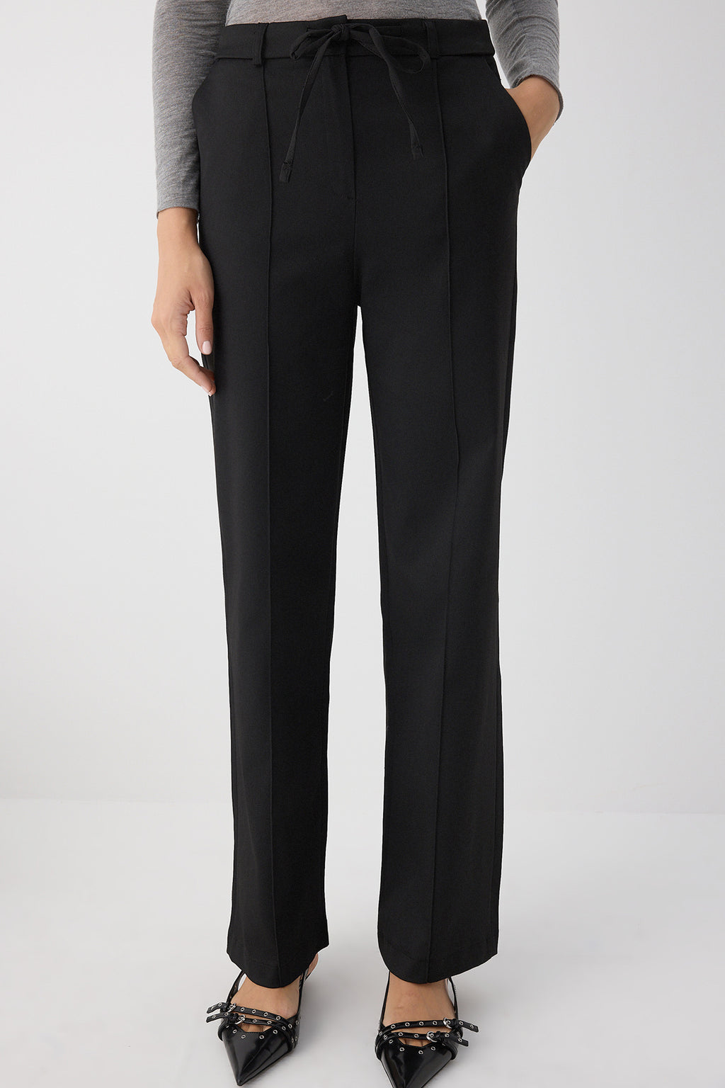 Trendyolmilla Wardrobe Essentials Siyah Bağcıklı Kışlık Tuşeli Rahat Kumaş Geniş Paça Pantolon | TWOAW26PL00012