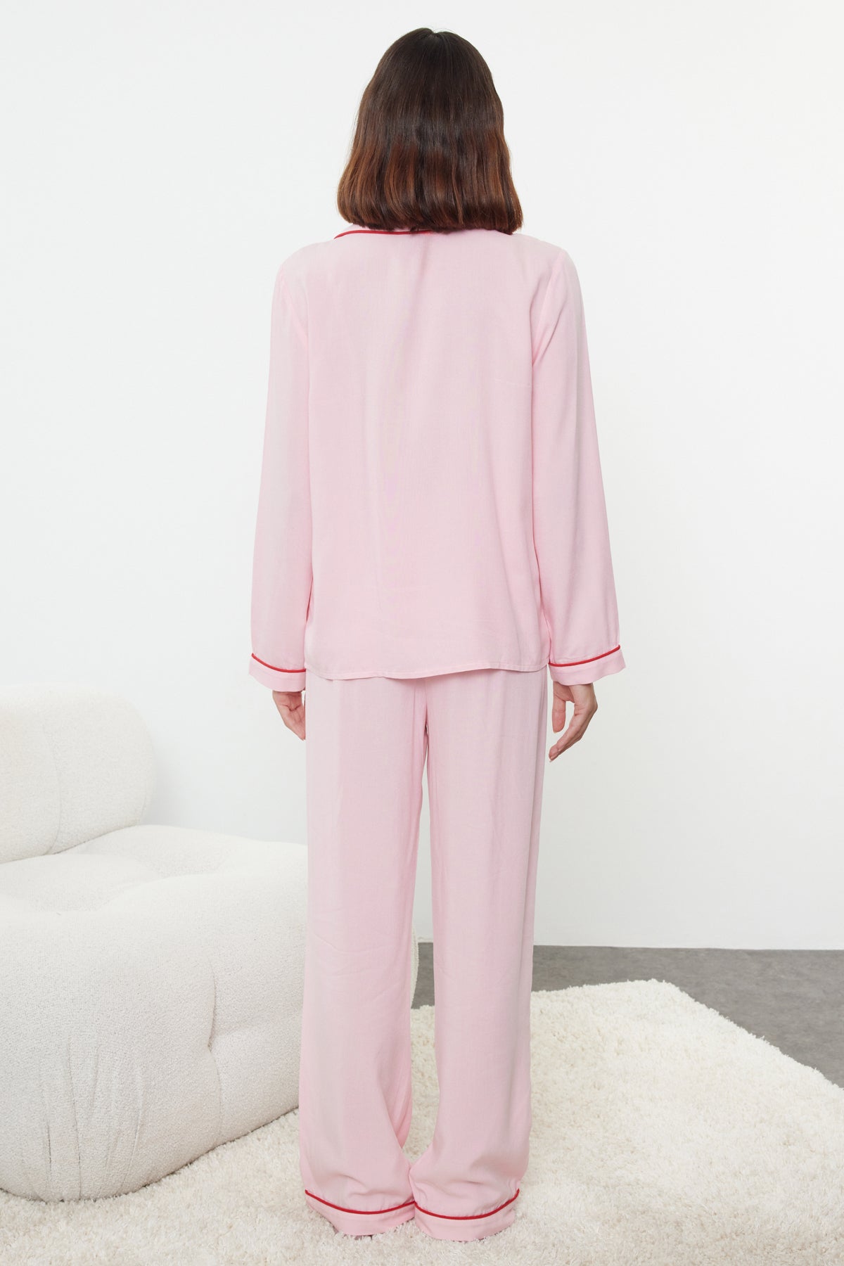 Trendyolmilla Beyaz Kalp Nakışlı Biyeli Viskon Dokuma Pijama Takımı THMAW25PT00179