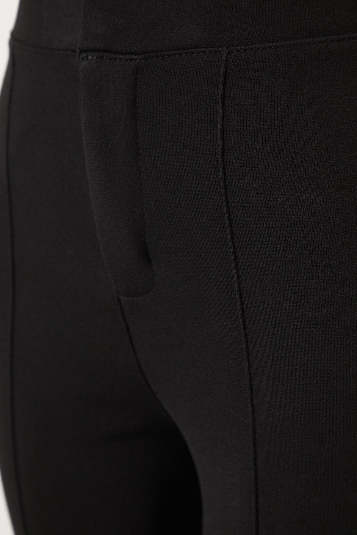 Siyah Toparlayıcı Yüksek Bel Nervürlü Beli Lastikli Slim Fit Kalın Örme Pantolon TWOAW24PL00114