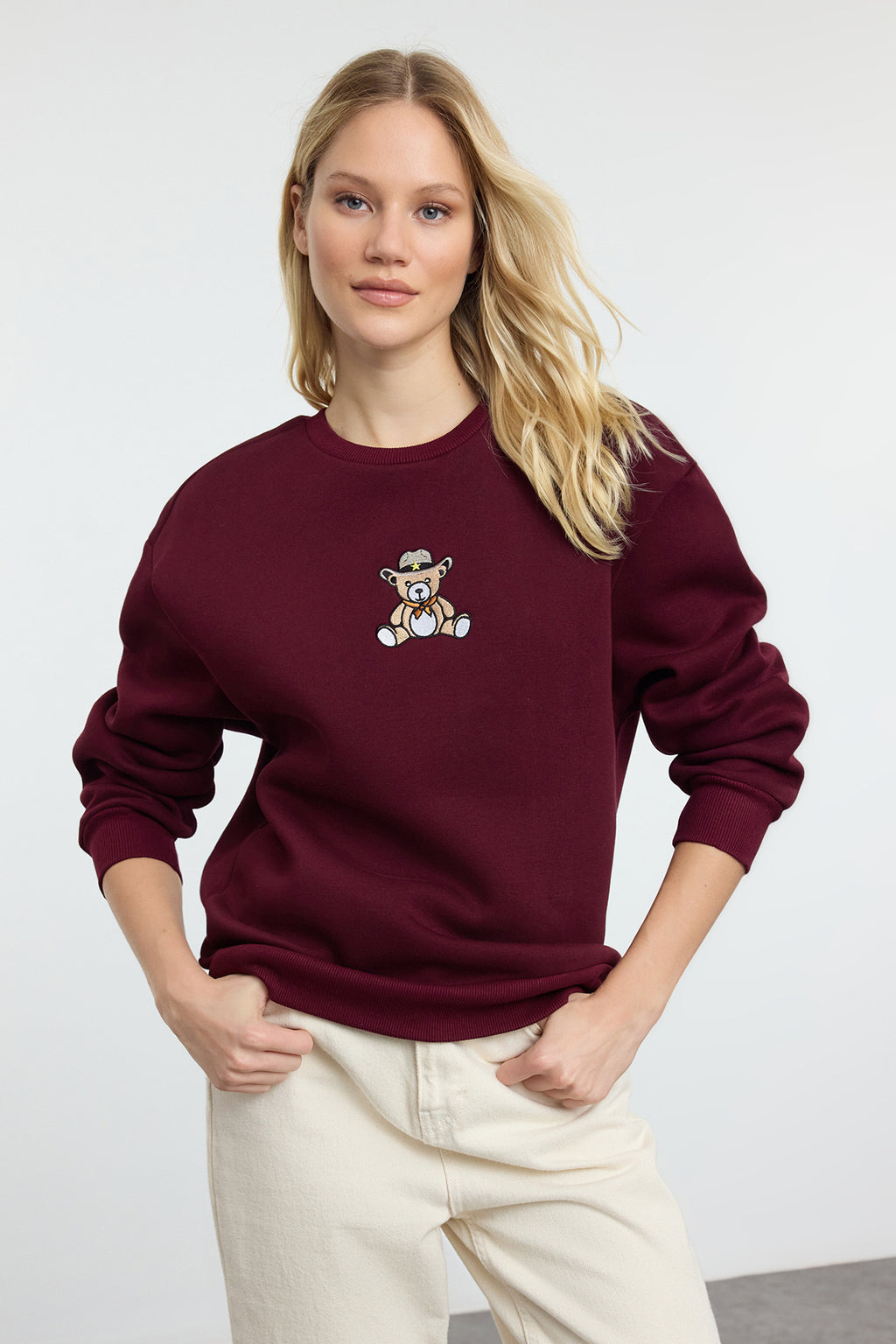 Trendyolmilla Bordo Regular/Normal Kalıp Nakışlı Kalın Örme Sweatshirt TWOAW25SW00050