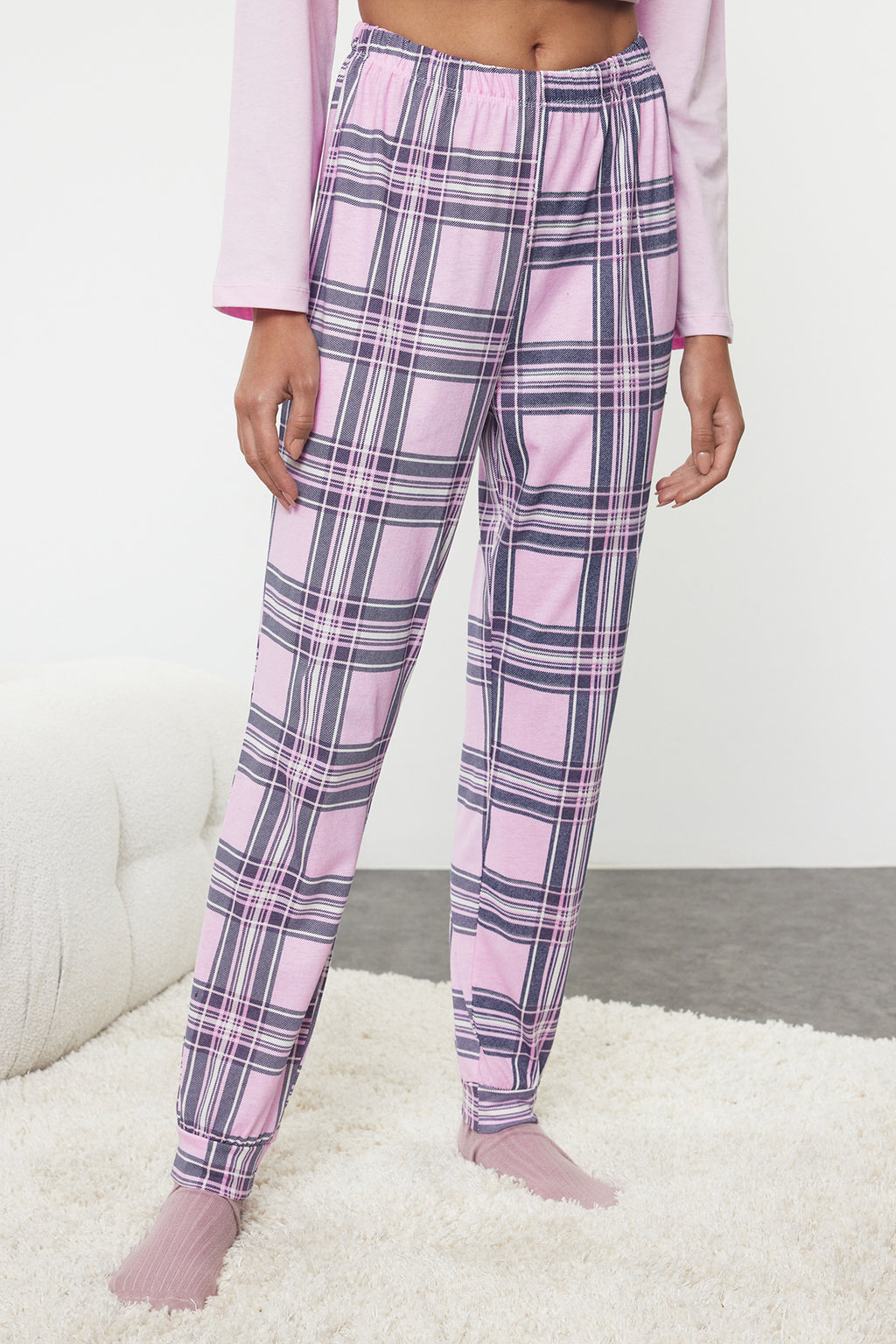 Trendyolmilla Pembe-Çok Renkli %100 Pamuklu Kış Temalı Ekoseli Örme Pijama Takımı THMAW25PT00121