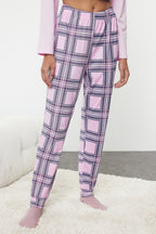 Trendyolmilla Pembe-Çok Renkli %100 Pamuklu Kış Temalı Ekoseli Örme Pijama Takımı THMAW25PT00121