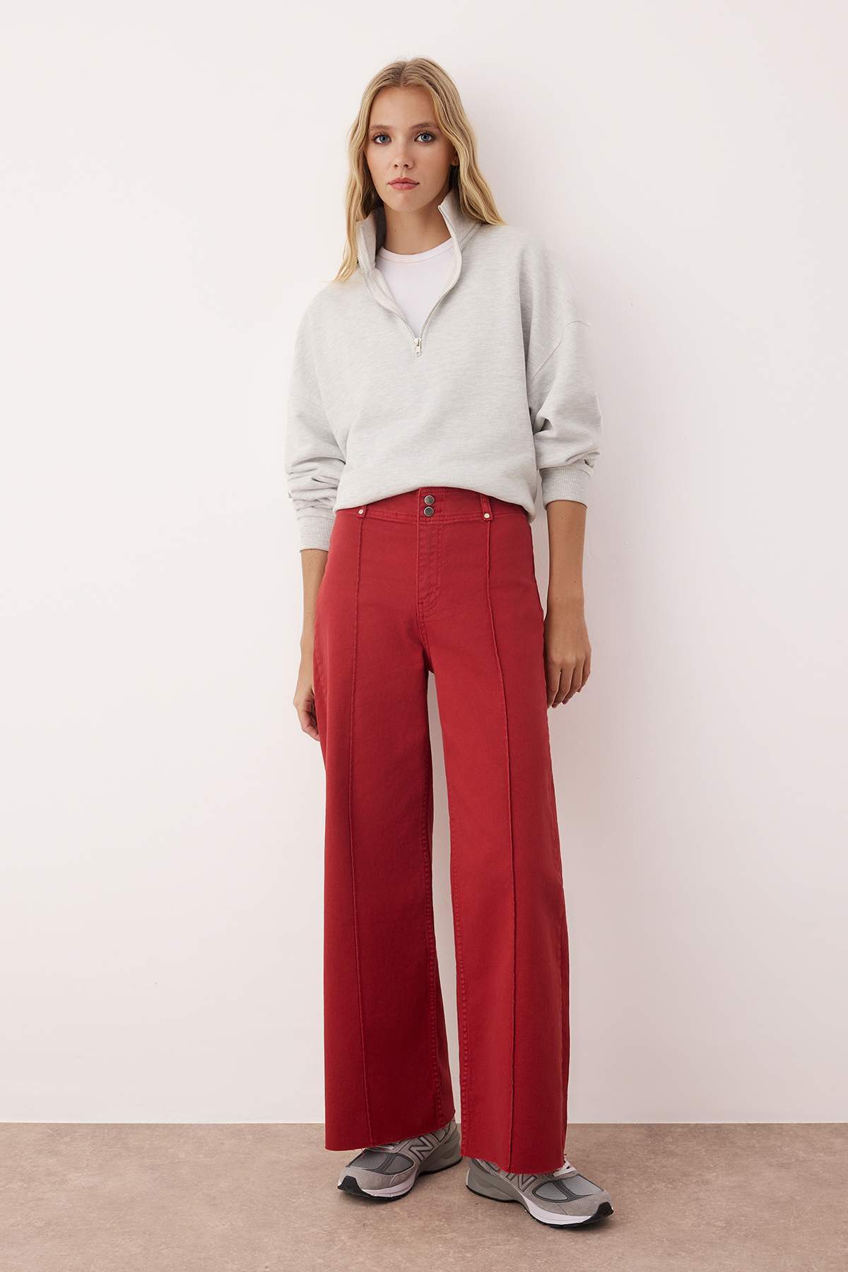 Trendyolmilla Kırmızı Yüksek Bel Nervür Detaylı Paça Kesikli Comfort/Esnek Wide Leg Jeans TWOSS25JE00310