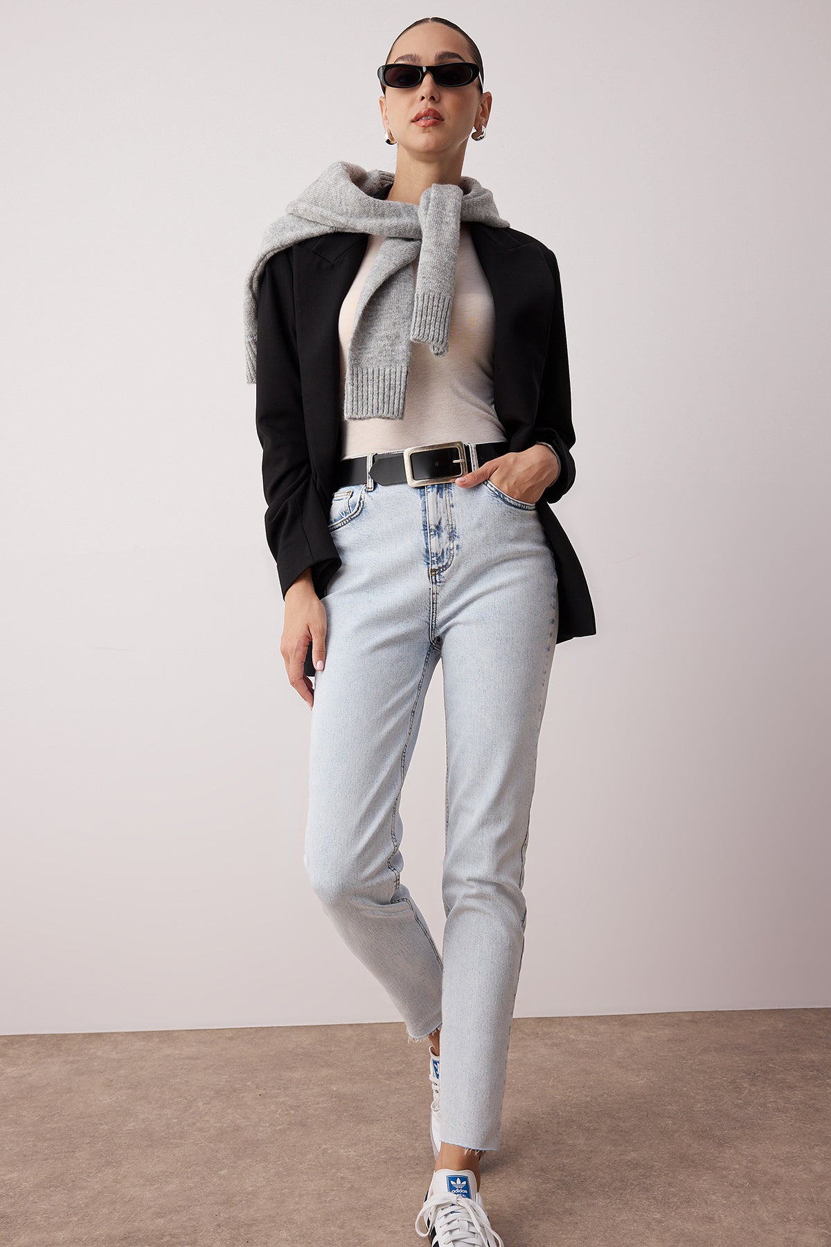 Trendyolmilla Açık Mavi Yüksek Bel Mom Comfort Jeans TWOSS25JE00279