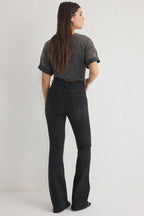 Trendyolmilla Koyu Mavi Yüksek Bel Comfort/Esnek Flare İspanyol Paça Jeans TWOSS25JE00110