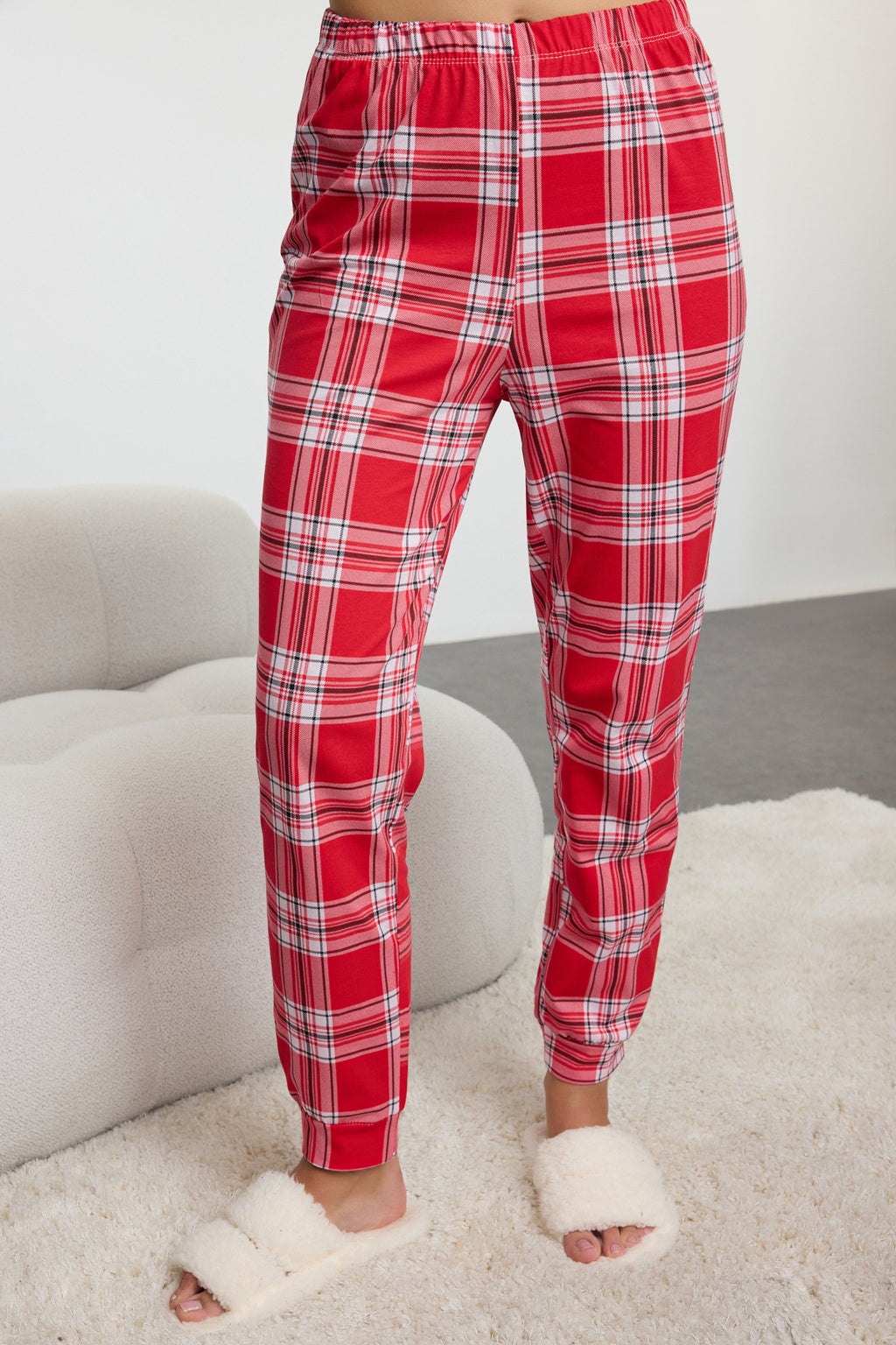 Trendyolmilla Pembe-Çok Renkli %100 Pamuklu Kış Temalı Ekoseli Örme Pijama Takımı THMAW25PT00121