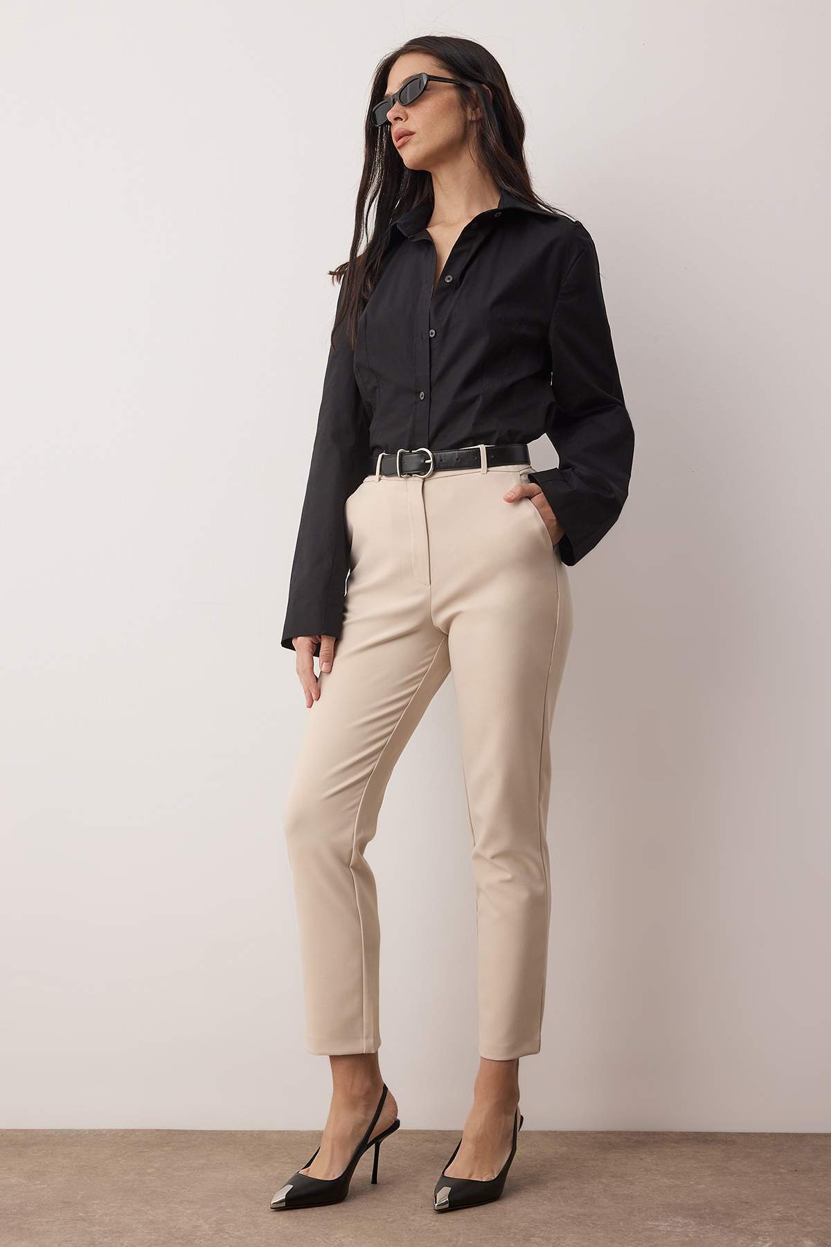 Trendyolmilla Lacivert Basic Cigarette Dar Paça Dokuma Kumaş Pantolon TWOSS19ST0038