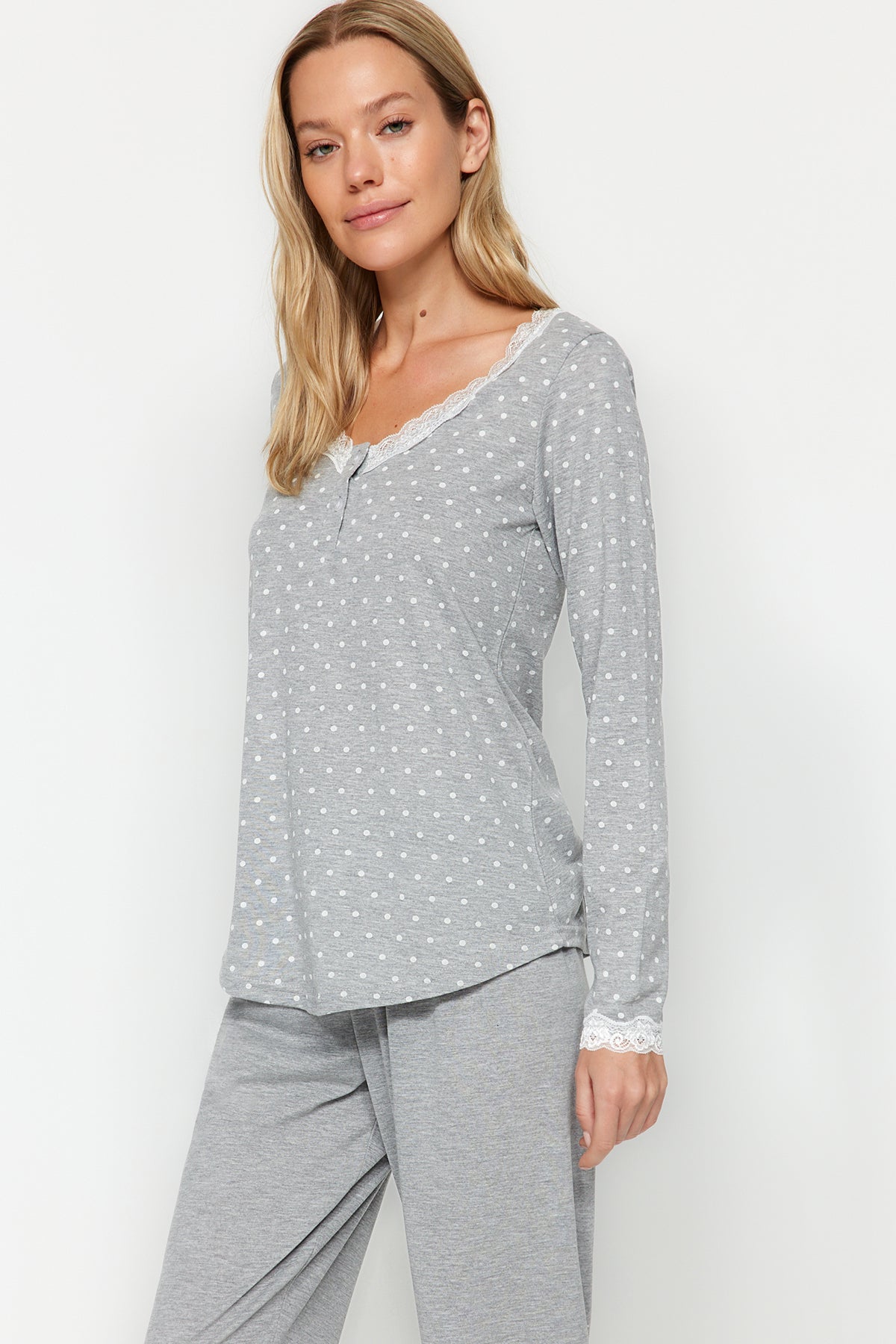 Gri Puantiyeli Dantelli Tshirt-Pantolon Örme Pijama Takımı THMAW24PT00182