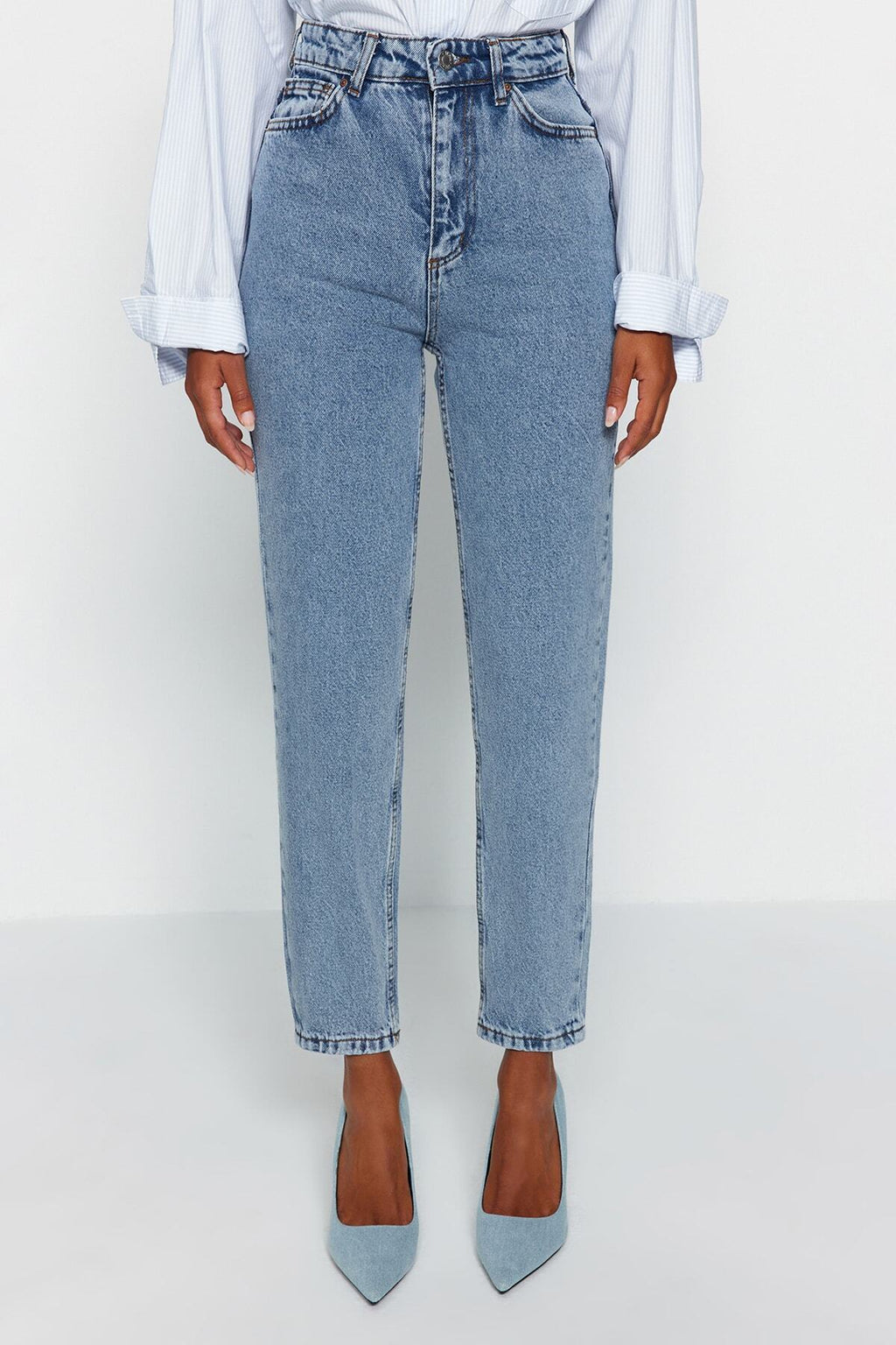 Trendyolmilla Siyah Yüksek Bel Mom %100 Pamuk Non-Stretch Jeans TWOSS23JE00067