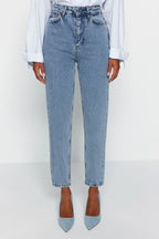Trendyolmilla Siyah Yüksek Bel Mom %100 Pamuk Non-Stretch Jeans TWOSS23JE00067