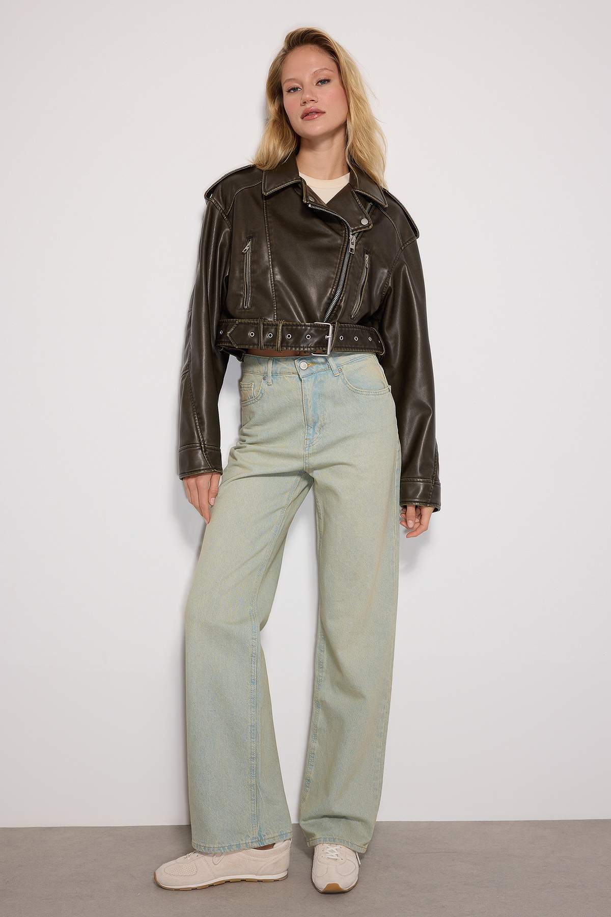 Mavi Soluk Efekt Vintage Yüksek Bel Wide Leg Geniş Paça %100 Pamuk Non-Stretch Jeans TWOSS23JE00166