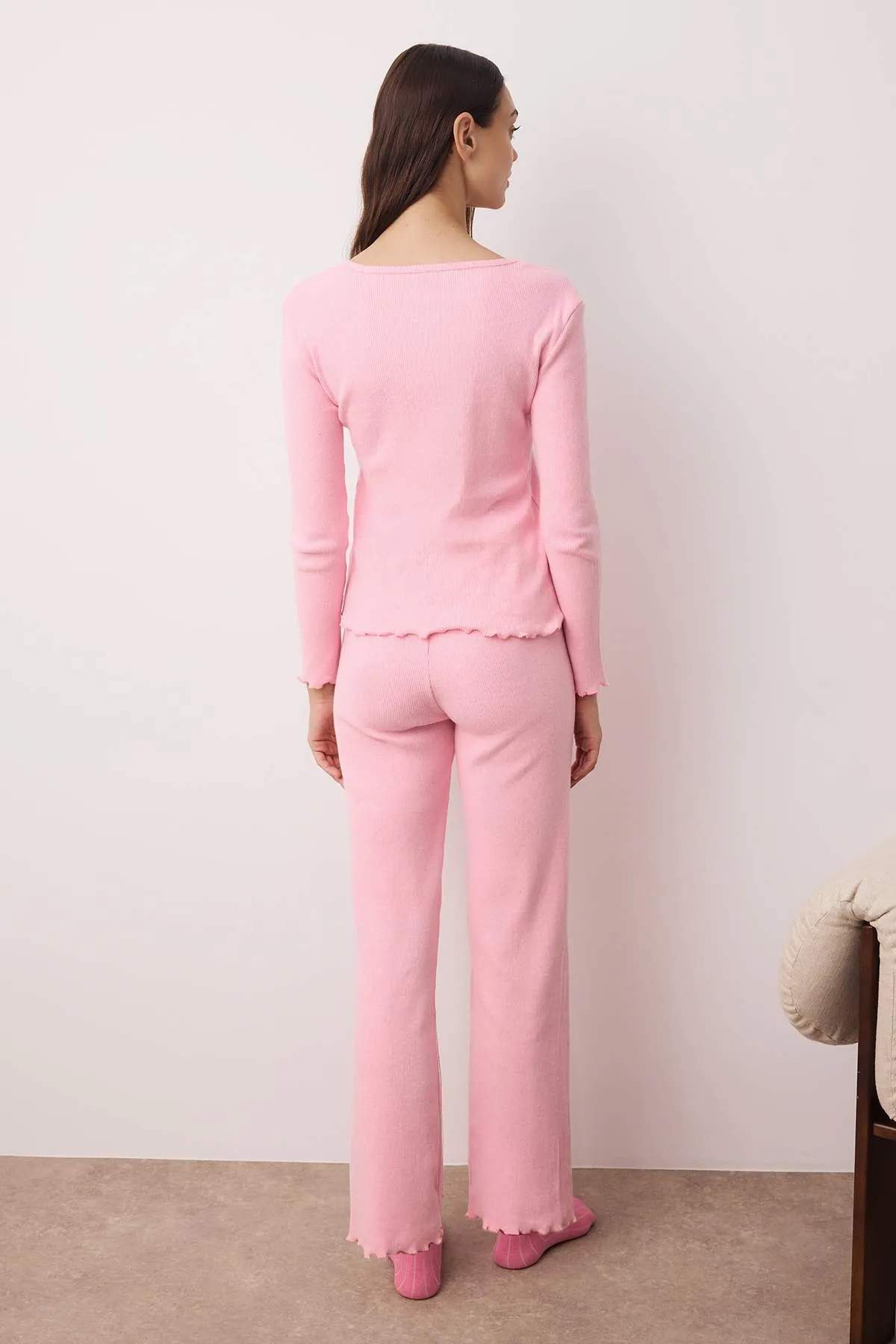 Trendyolmilla Pembe V Yaka Baby Overloklu Yumuşak Tuşe Fırçalı Kışlık Fitilli Örme Pijama Takımı THMAW26PT00011