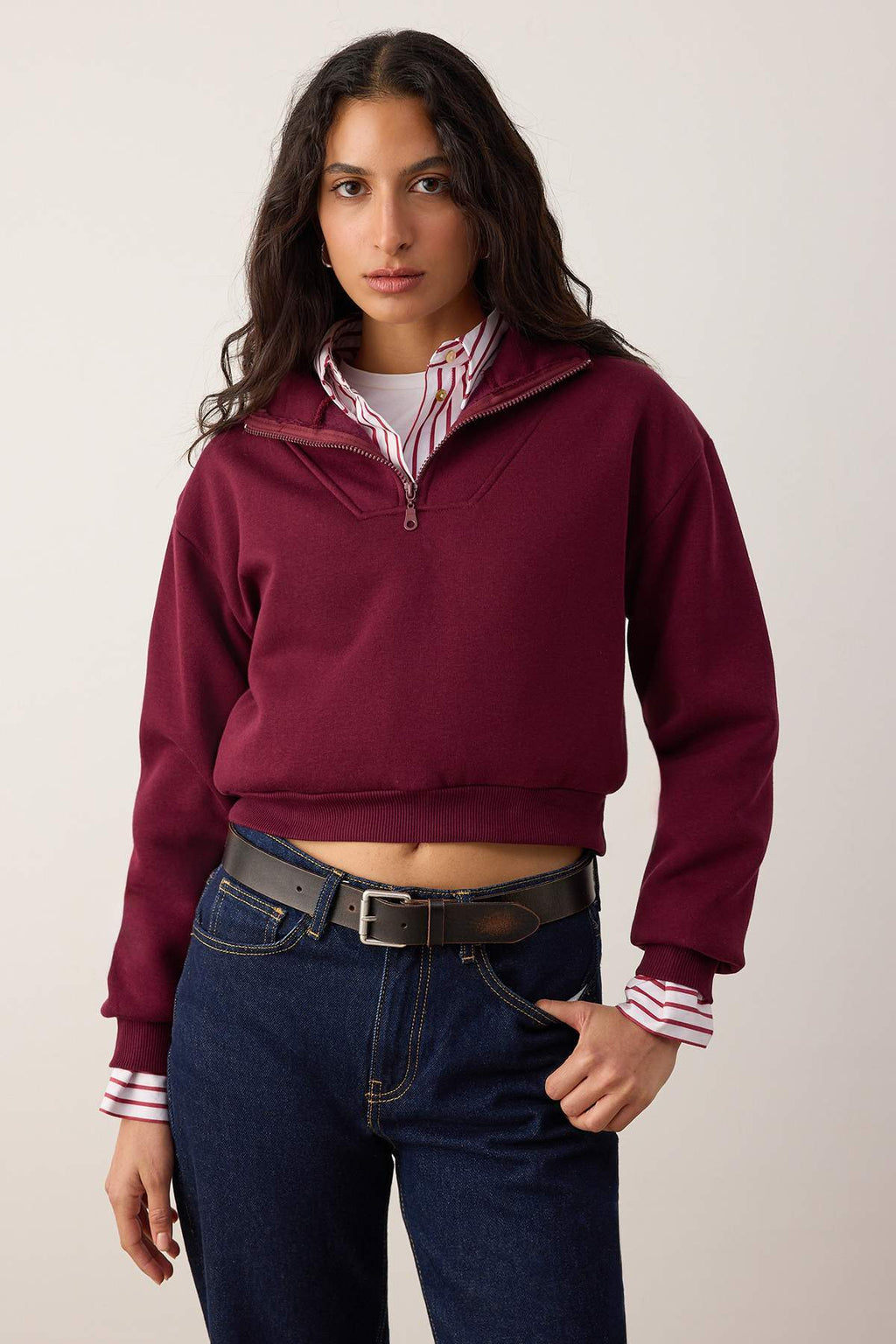 Trendyolmilla Siyah Kalın İçi Polarlı Dik Yaka Yarım Pat Fermuarı Crop Örme Sweatshirt TWOAW26SW00233