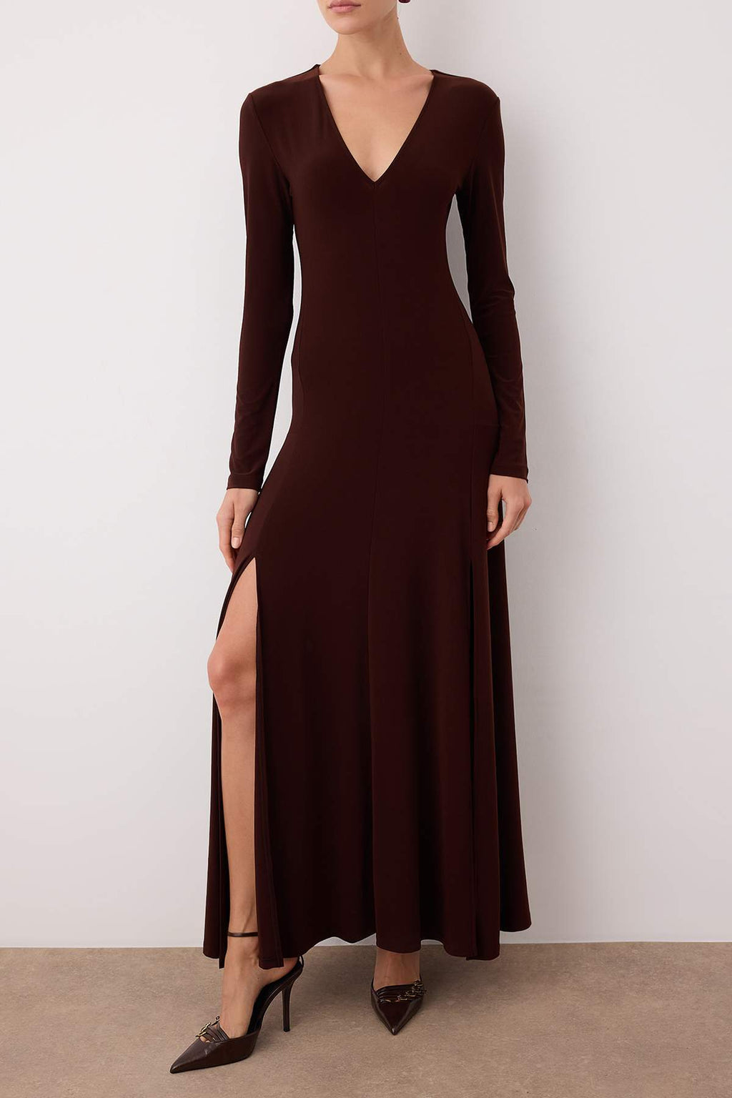 Trendyolmilla Bordo Düz Limited Edition V Yaka Skater/Belden Açılan Esnek Maxi Örme Elbise TWOAW25EL00299