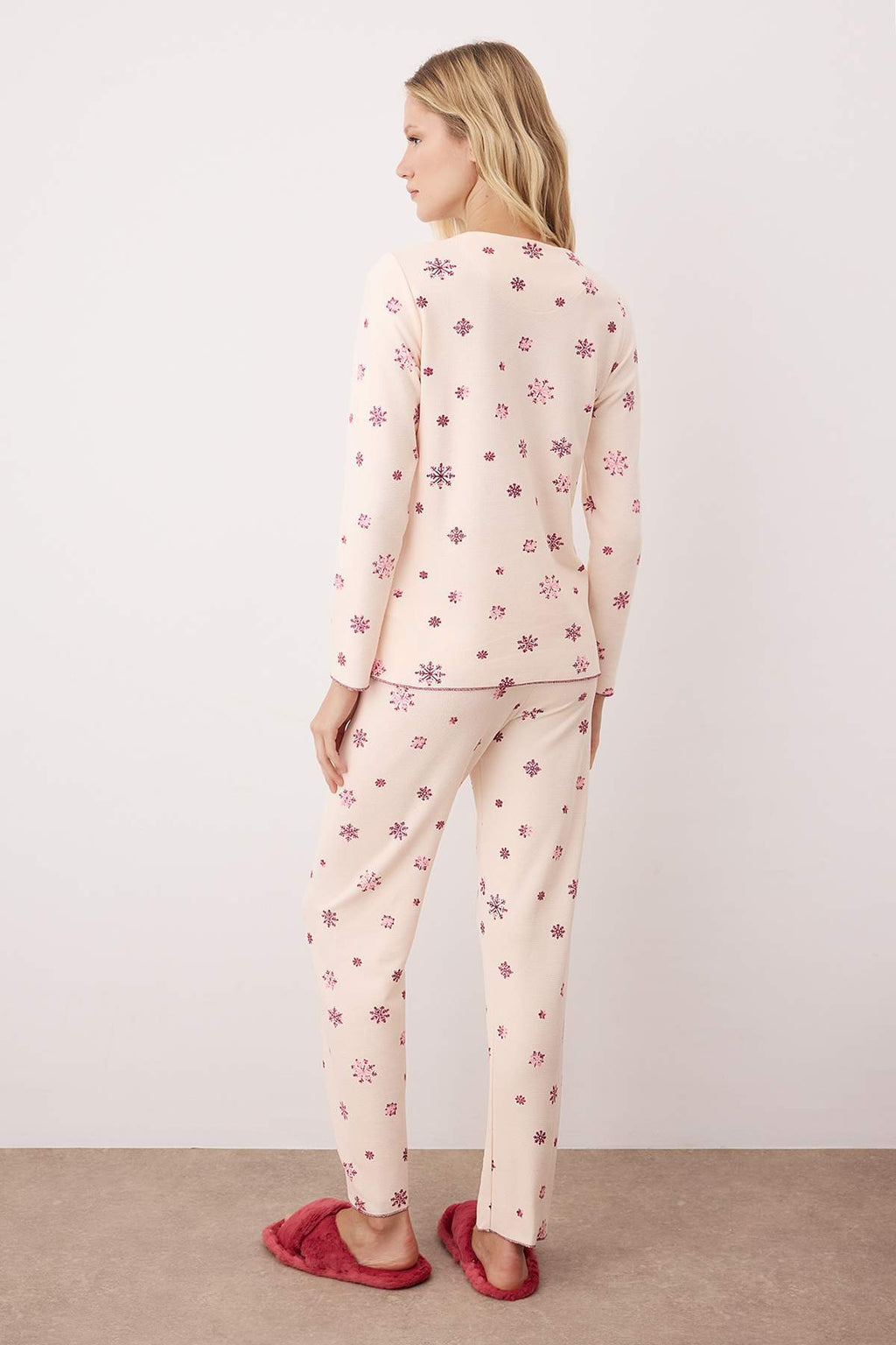 Pudra Kar Tanesi Desenli Yumuşak Kışlık Waffle Örme Pijama Takımı THMAW26PT00209