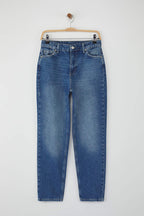 Trendyolmilla Gece Mavisi Yüksek Bel YENİ MOM %100 pamuk Non-Stretch Jeans TWOAW26JE00054