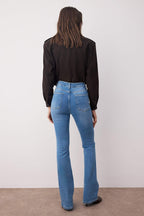 Trendyolmilla More Sustainable Açık Mavi Yüksek Bel Comfort/Esnek Flare İspanyol Paça Jeans TWOSS23JE00063