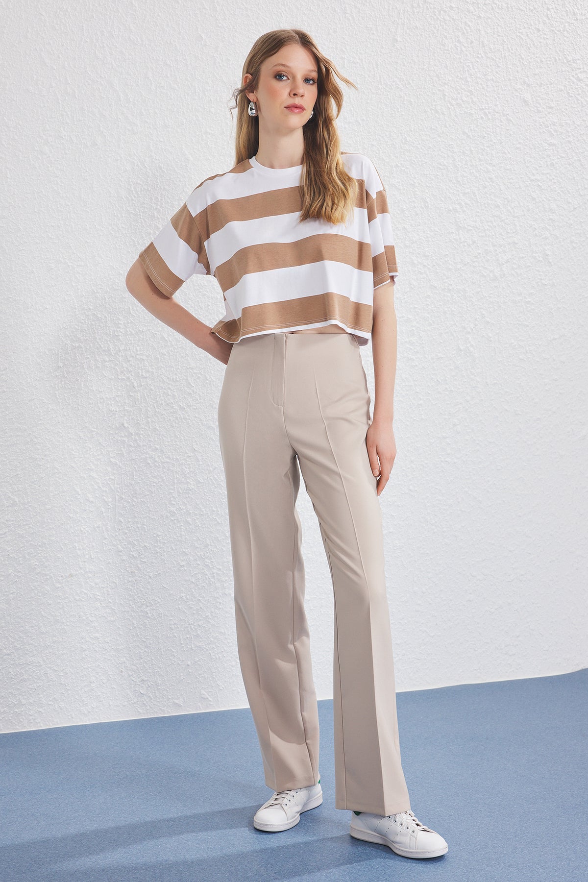 Trendyolmilla Siyah Arka Beli Lastikli Straight/Düz Kesim Dokuma Pantolon TWOSS25PL00102