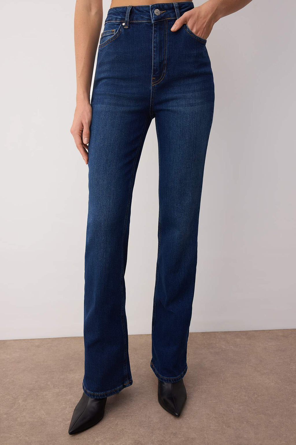 Trendyolmilla Koyu Mavi Yüksek Bel Comfort/Esnek Comfort Flare Jeans TWOAW26JE00049