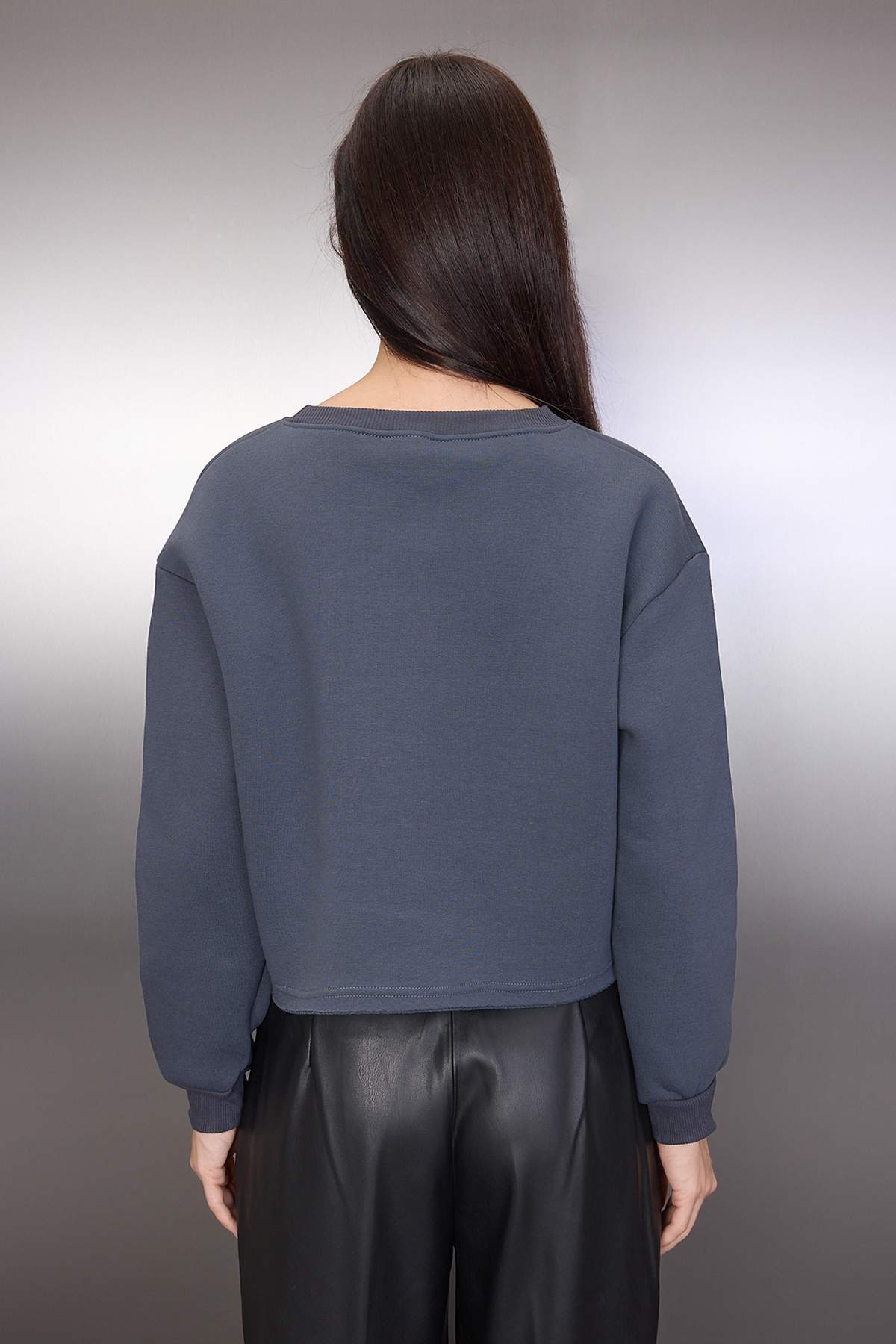 Trendyolmilla Siyah Kalın İçi Polarlı Bisiklet Yaka Crop Örme Sweatshirt TWOAW26SW00093