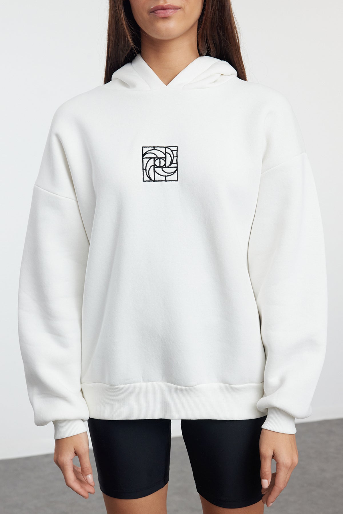 Trendyolmilla Saks Oversize/Geniş Kalıp Nakışlı Kalın İçi Polarlı Örme Sweatshirt TWOAW25SW00070