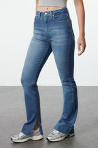 Trendyolmilla Lacivert Yırtmaçlı Yüksek Bel Comfort/Esnek Flare İspanyol Paça Jeans TWOAW22JE0382