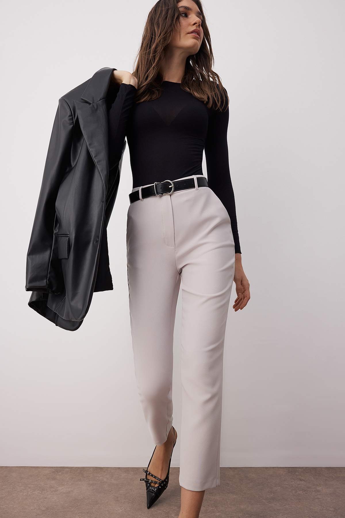 Trendyolmilla Siyah Basic Cigarette Dar Paça Dokuma Kumaş Pantolon TWOSS19ST0038